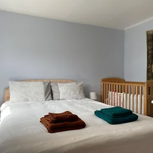  Apartamento Morden Flat Close To Dlr Station With Free Parking