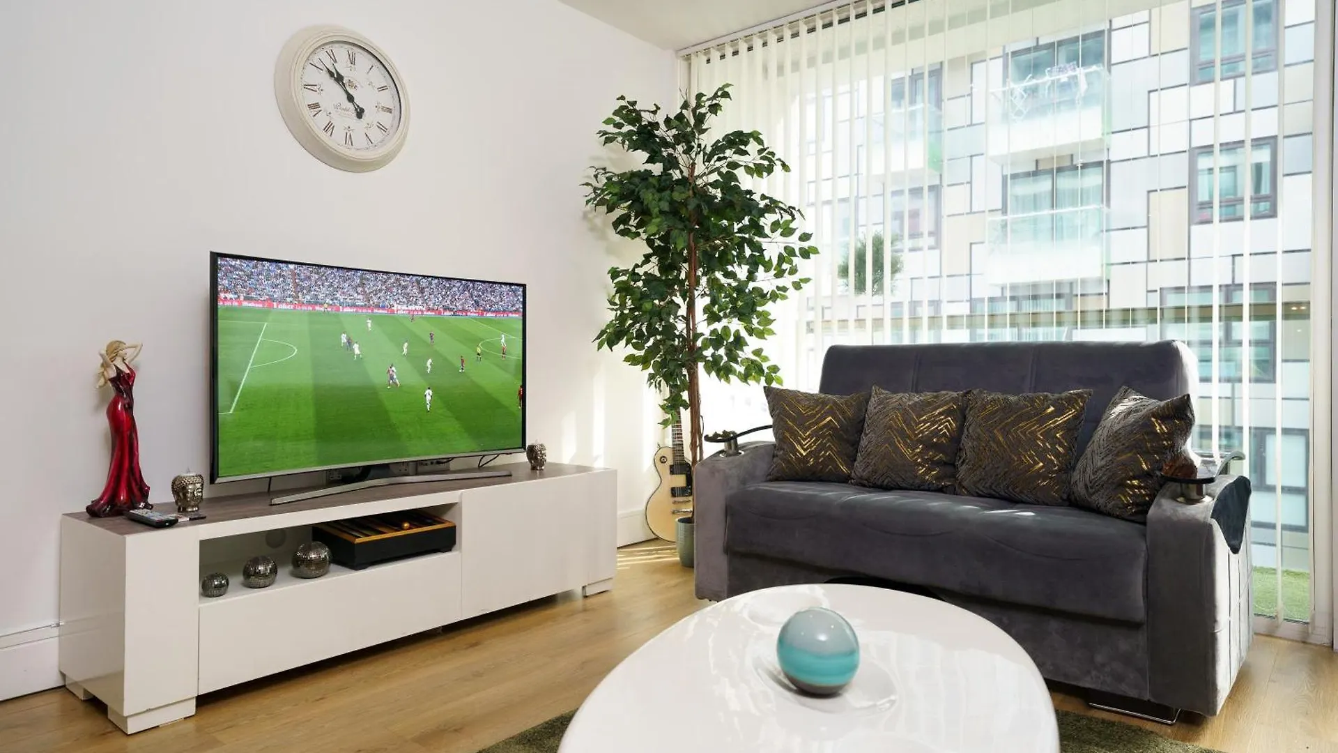 Cobalt Point, South Quay Apartment London