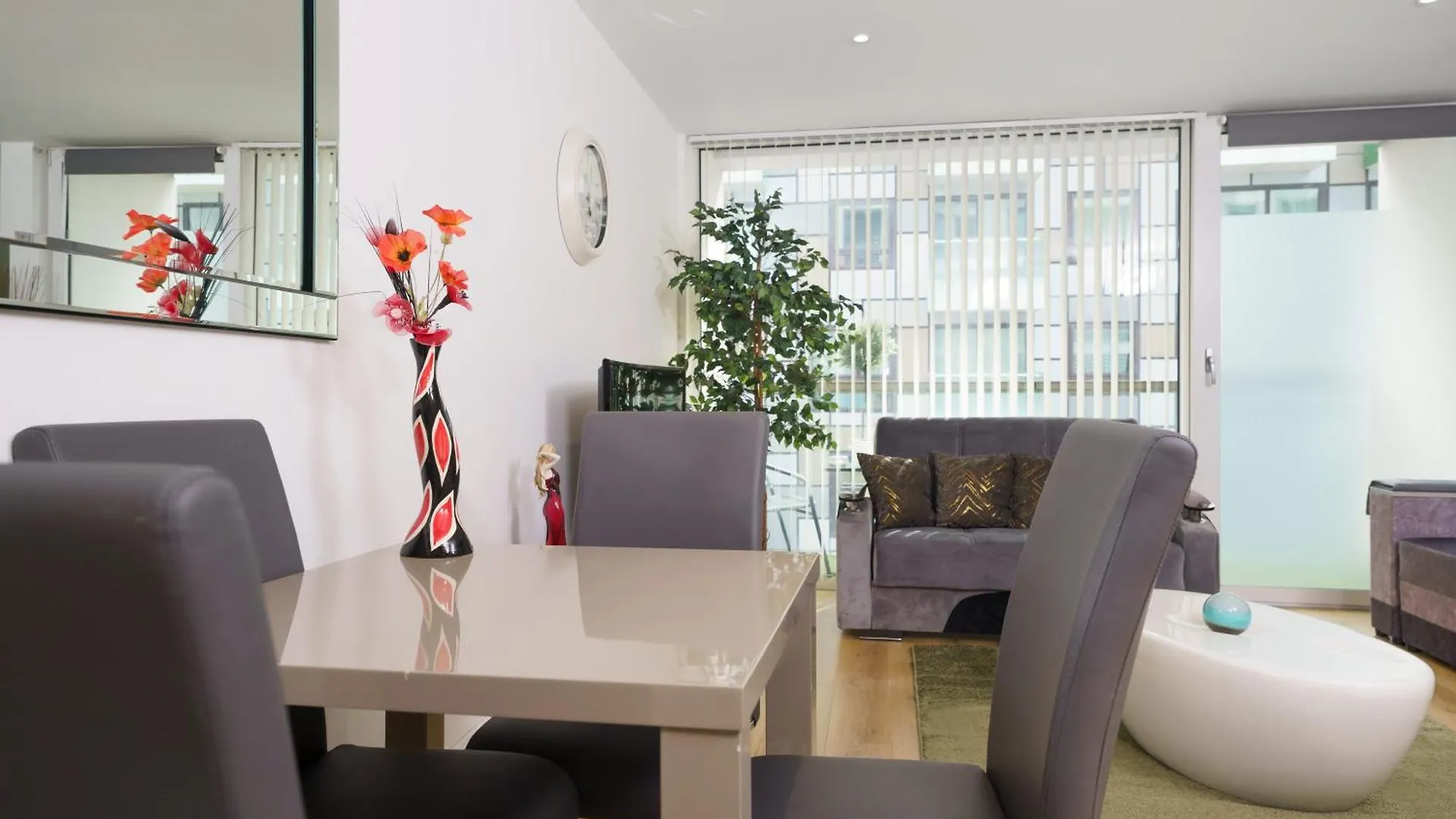 Cobalt Point, South Quay Apartment London