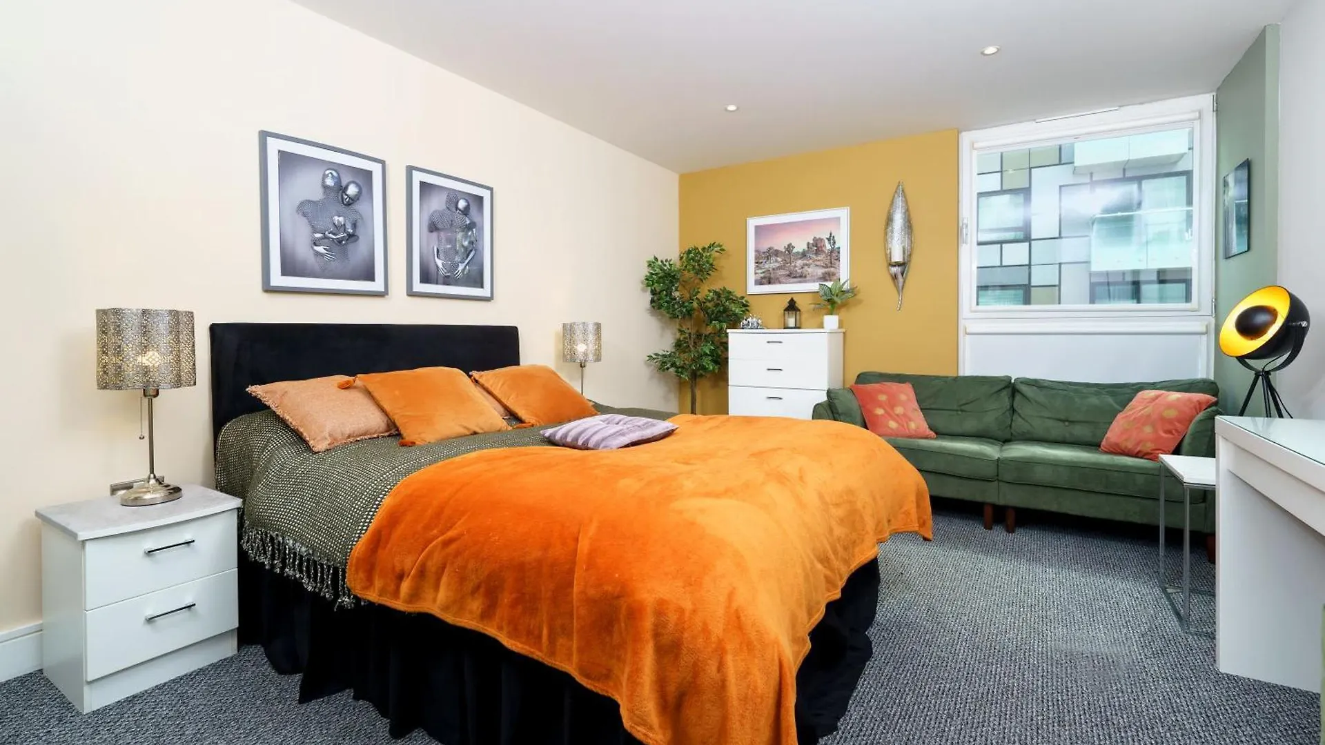 Cobalt Point, South Quay Apartment London